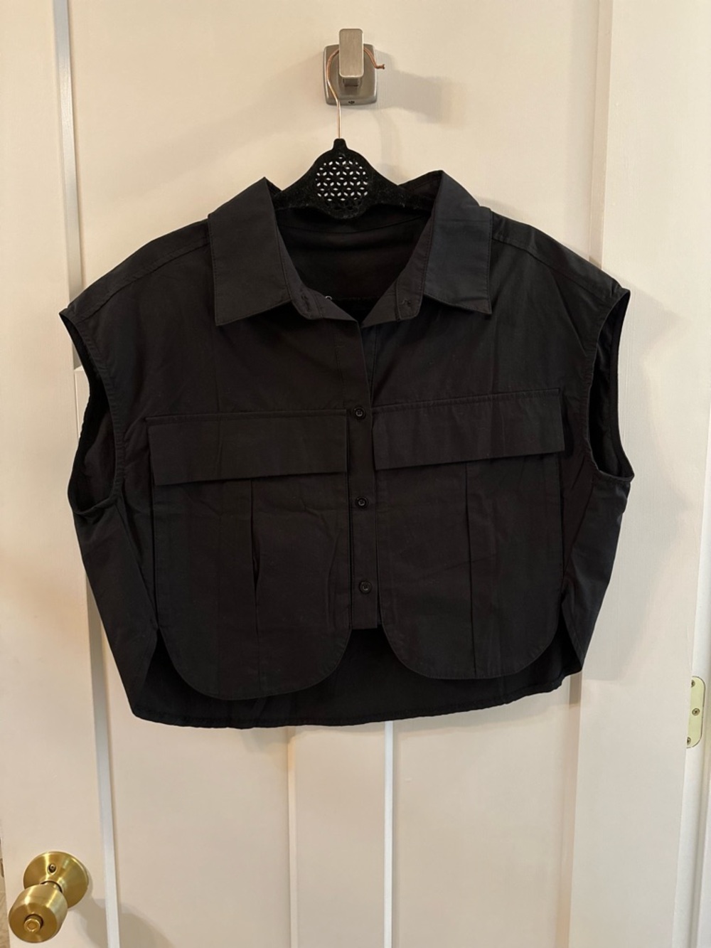 Brand new Cropped Sleeveless Button-Up in Black